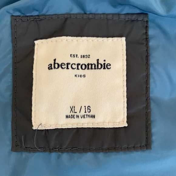 Abercrombie Kids charcoal puffer vest XL / 16 - Picture 5 of 7
